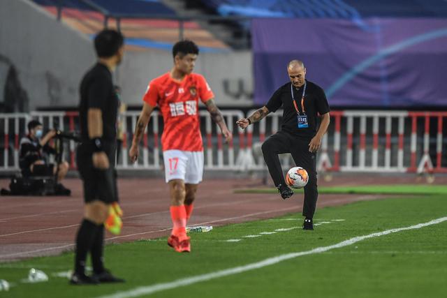 莱万本赛季18场20球 连续14个赛季进球20+